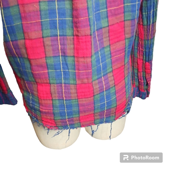 Umgee Plaid Flannel Fray Hem Red Blue Purple Green *missing button* Size Medium - Picture 7 of 9